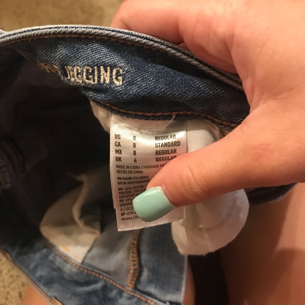 Hi-Rise Ripped Jeggings - Picture 4 of 6